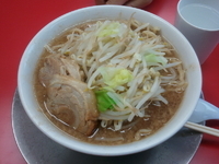 「ラーメン中 小豚」@ジャンクガレッジ 熊谷店の写真