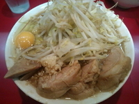 「豚ラーメン 生たまご ニンニク少し」@千里眼の写真