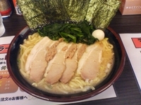 「醤油ラーメン大盛 クーポンでチャーシュー追加」@豚とことんの写真