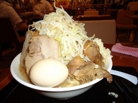 「ラーメン中（全マシをW）720円」@ジャンクガレッジ イオンレイクタウンmori店の写真