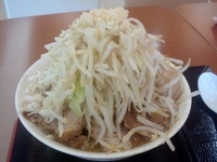 「ラーメン（中）全マシで野菜をW 720円」@ジャンクガレッジ イオンレイクタウンmori店の写真