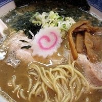 「とんこつ醤油煮干しラーメン 730円」@とんこつらーめん 頑々坊子の写真