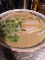 「SHIROMARU BASE 【700円】、替え玉【100円】」@一風堂 大森店の写真