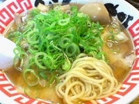 「ネギ玉チャーシューメン（800円）」@らーめん じゃげな 大井町店の写真