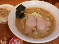 「醤油ラーメン（680円）鶏そぼろご飯（0円）」@福の神食堂の写真