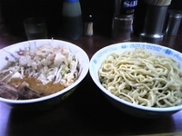 「小ラーメン+つけ麺 ヤサイマシニンニク少なめアブラカラメ」@ラーメン二郎 めじろ台法政大学前店の写真