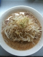 「ラーメン+野菜+にんにく」@ラーメン 虎ノ門店の写真