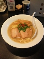 「らーめん（白） 700円」@音麺酒家 楽々の写真