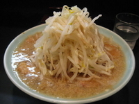 「豚入ラーメン700円ヤサイダブル」@ラーメン 新橋店の写真
