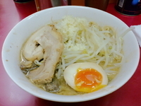 「ラーメン（並）麺少なめ150g（ニンニク）700円」@モッコリ豚の写真