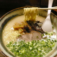 「とんこつ麺 600円（麺カタメ）」@新宿一坪ラーメンの写真
