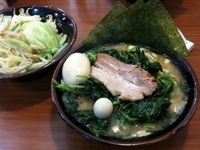 「ラーメン並+国産生ほうれん草+モヤキャベ+味玉（￥650+￥10」@町田商店 本店の写真