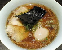 「醤油らぁ麺+味付玉子（+150円）=900円」@支那そばや 本店の写真