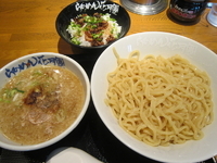 「つけめんTETSU嵐げんこつスタイル750円、ニンニク豚めし28」@らあめん花月嵐 大宮風渡野店の写真