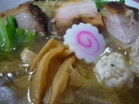 「厚切り丸地鶏黄金ラーメン（1200円）」@MENYA 食い味の道有楽の写真