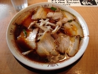 「特濃醤油ラーメン（肉八枚）」@本家肉ソバ バラ色人生 枚方店の写真