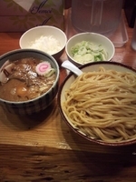 「特製つけ麺+中盛+葱増+玉葱増」@銀座 朧月の写真