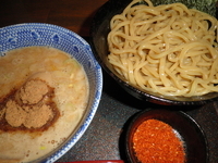 「辛つけ麺（中盛300g）800円+味玉100円」@つけ麺 みどりの写真