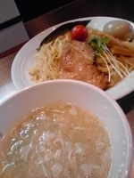 「塩つけ800円（ランチタイム玉子サービス）」@麺 やまらぁの写真