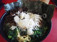 「ラーメン￥630（硬め濃いめ）+のり￥40+ほうれん草￥50+き」@横浜家系ラーメン 高松家の写真