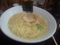 「豚骨塩ラーメン・大盛…650円」@麺屋 衛の写真