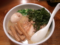 「白鶏ラーメン スペシャル（全部のせ）」@鶏の穴の写真