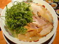 「こってりラーメン（ネギ+豚バラチャーシュー）」@天下一品 甲府南店の写真