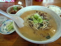 「味噌らーめん（大）+角ちゃーしゅー」@日の出製麺所の写真