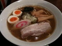 「味玉ラーメン・中盛り（￥880）」@三ツ矢堂製麺 大森店の写真