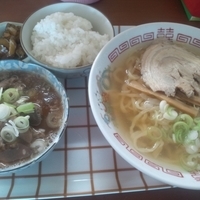 「みむらやランチ(ラーメン+もつ煮+ライス+つけもの)750円(平」@みむらやの写真