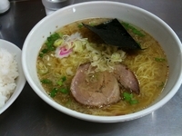 「塩ラーメン+普通ライス（￥300+￥100）」@八ちゃんラーメンの写真