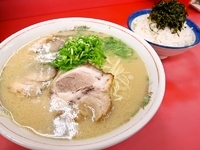 「ラーメン大・ライス小」@長浜ラーメン 長浜一番 英賀保店の写真