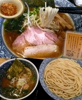 「（醤油）芳醇香味そば 500円（一周年記念感謝価格） + 濃厚魚」@麺屋 一燈の写真