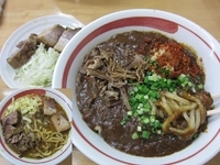 「板場のぶっかけカレー（清湯※別丼提供）+無料トップニンニク+辛味」@MENYA 食い味の道有楽の写真