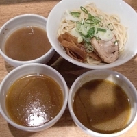 「三色つけめん 並盛り（醤油・海老味噌・カレー）」@神保町 可以の写真