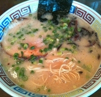 「博多長浜ラーメン700円ハリガネ・普通」@ハングリードラゴンの写真