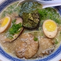 「チャーシューメン4枚 （青ねぎ+煮たまごトッピング）」@中華そば専門店 木八 三島店の写真