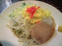 「冷やし中華（400円）+サービス替玉」@博多天神 新宿御苑店の写真