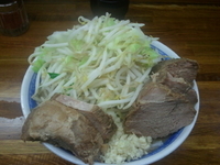 「小ラーメン豚入り」@ラーメン二郎 新小金井街道店の写真