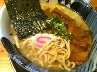 「豚塩らーめん・平打ち麺（650円）」@麺屋 湯や軒の写真