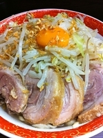 「小豚（750円）+汁なし（80円）・ヤサイ・ニンニクマシ」@ラーメン二郎 横浜関内店の写真