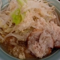 「あかつき麺 （ヤサイ少し増し+にんにく+アブラトッピング）」@麺や あかつきの写真