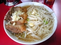 「小豚（ヤサイ少なめニンニク）+ネギ」@ラーメン二郎 西台駅前店の写真