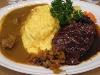 「洋食プレート1570円（カレーソース+デミグラスソースハンバーグ」@日比谷松本楼の写真