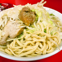 「小ラーメン（麺少なめ、麺硬め） ヤサイ、ニンニク少なめ ￥650」@ラーメン二郎 西台駅前店の写真