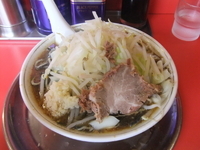 「ラーメン（+ニンニク）」@麺でる 田園調布本店の写真