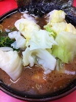 「ラーメン（630円）+キャベツ（70円）」@ラーメン杉田家の写真