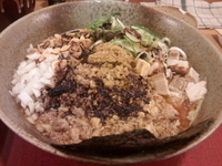 「黒カレーまぜそば（限定小）750円」@食処 渓の写真