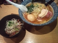 「特製芳醇香味そば（醤油）+中盛+バターたっぷりローストポークガー」@麺屋 一燈の写真