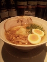 「黄金の塩らーめん「具だくさんの塩らーめん」1000円」@らぁめん レモンアンドフロマージュの写真